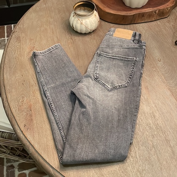 Zara Hi-Rise Sculpt Skinny Jean in light gray - Picture 2 of 5